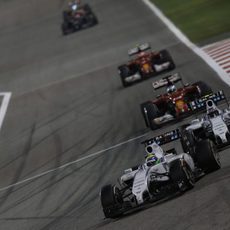 Felipe Massa y Valtteri Bottas, juntos en la curva