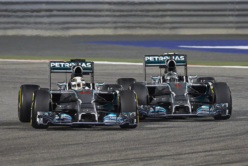 Lucha ajustada entre Lewis Hamilton y Nico Rosberg