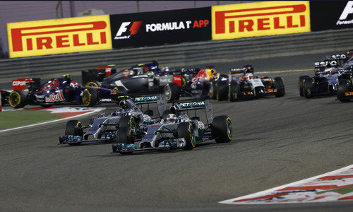 Apretada salida para Lewis Hamilton y Nico Rosberg