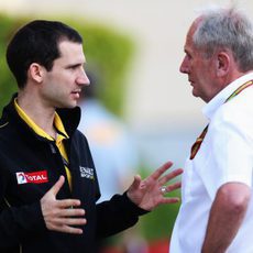 Rémi Taffin habla con Helmut Marko