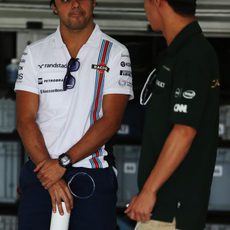 Kamui Kobayashi y Felipe Massa charlan en Sakhir