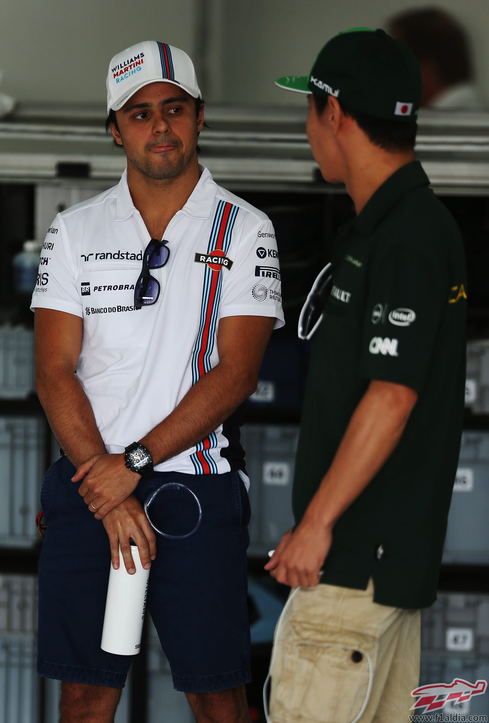 Kamui Kobayashi y Felipe Massa charlan en Sakhir