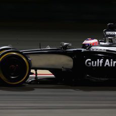 Jenson Button avanza en carrera con el MP4-29