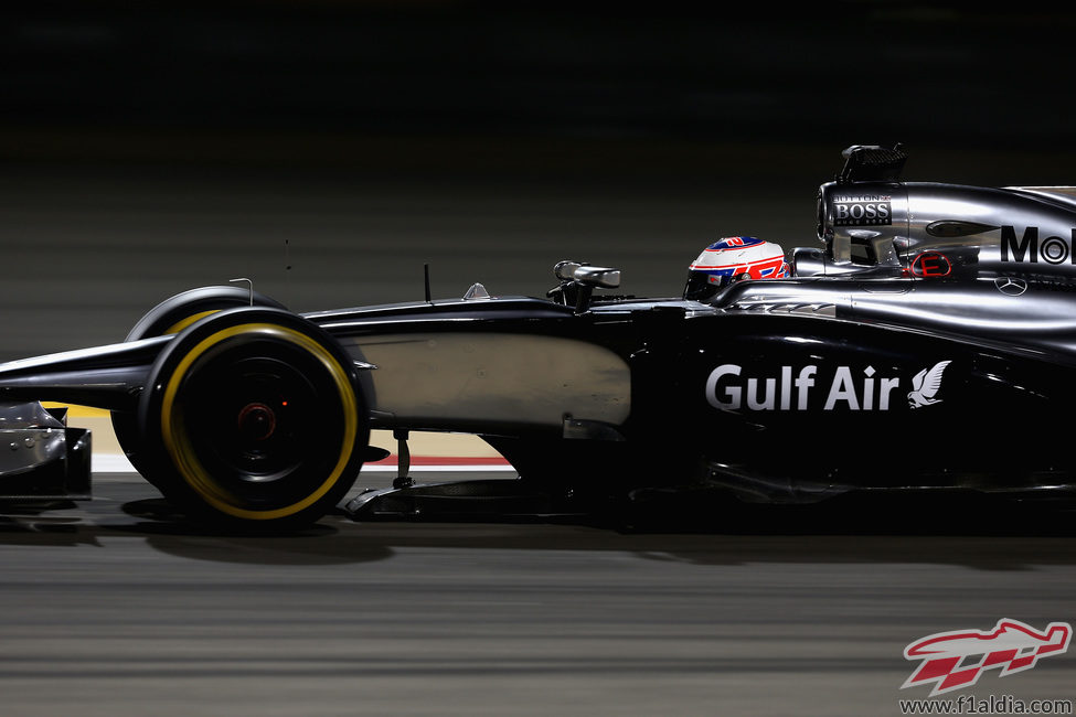 Jenson Button avanza en carrera con el MP4-29