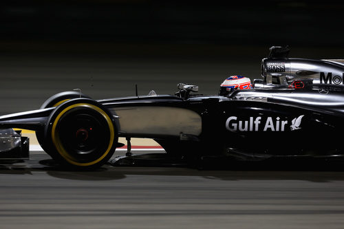 Jenson Button avanza en carrera con el MP4-29