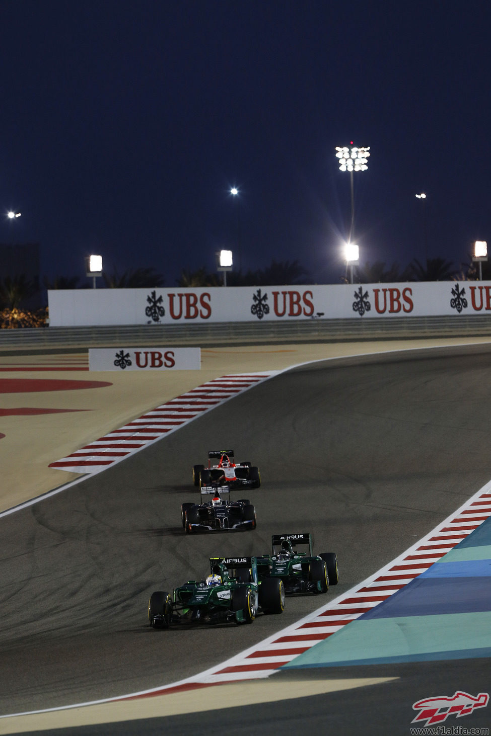 Marcus Ericsson por delante de Kamui Kobayashi