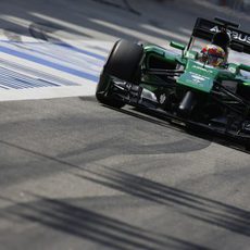 Robin Frijns rueda el primer día de test