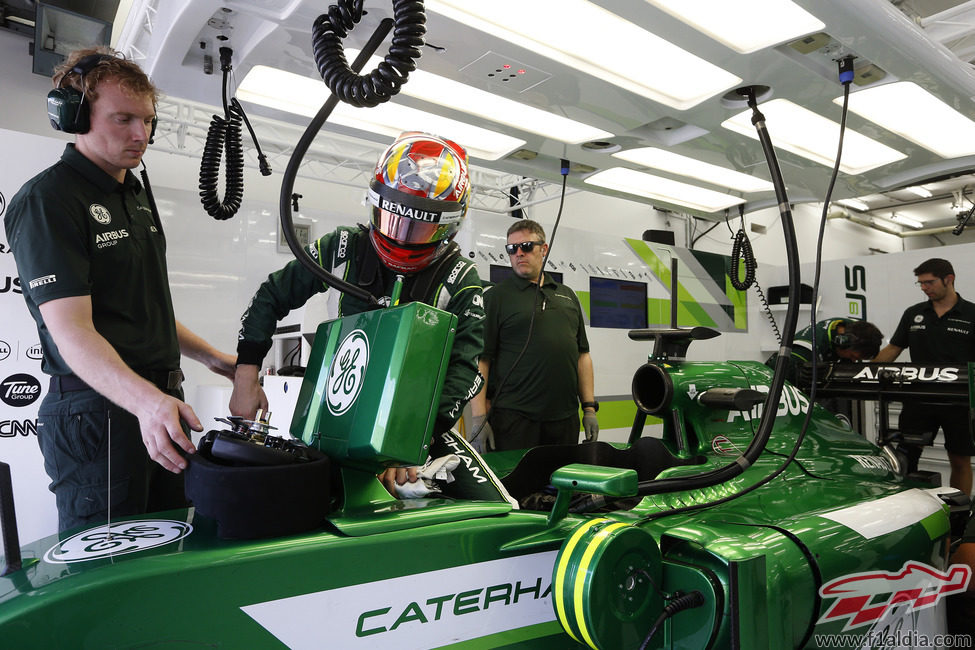 Robin Frijns se sube al CT05 en Baréin