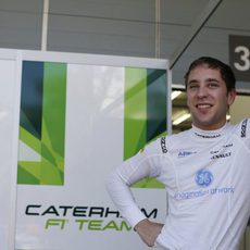 Robin Frijns, en el box de Caterham