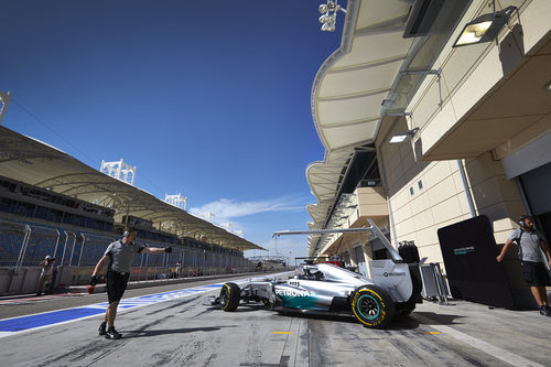 Nico Rosberg saliendo del garaje