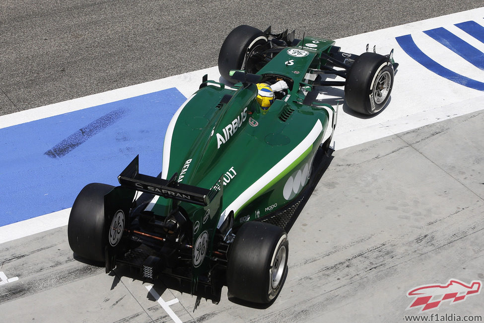 Marcus Ericsson sale de boxes con el CT05