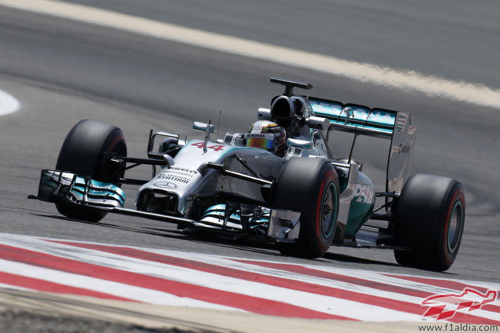 Lewis Hamilton acumuló 120 vueltas en Baréin