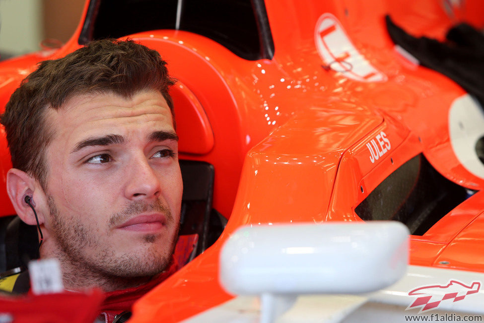 Jules Bianchi espera en el MR03