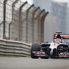 Daniil Kvyat se estrena en el circuito de Shanghái