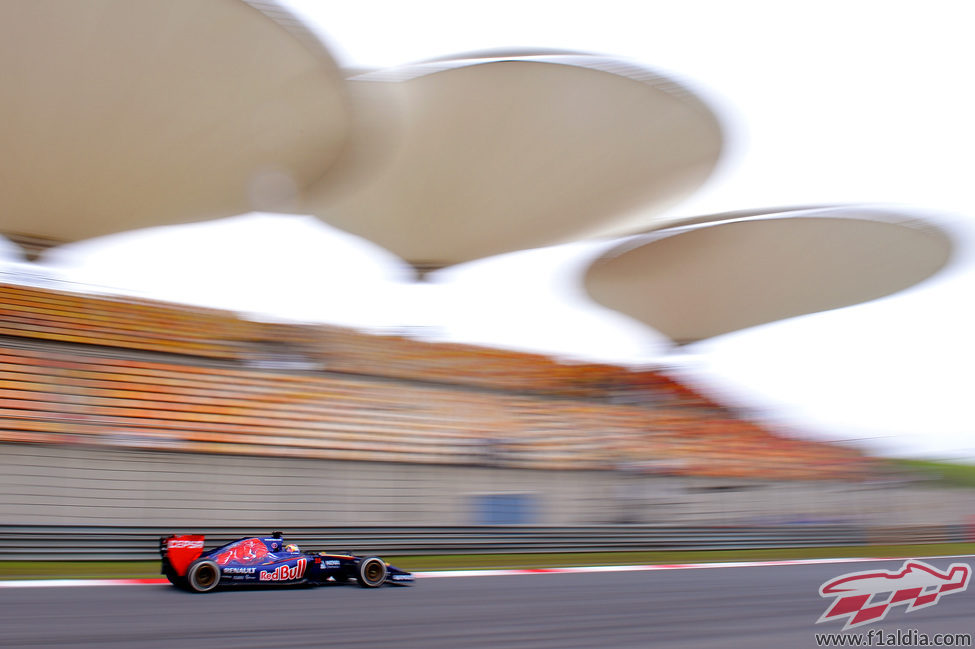 Jean-Eric Vergne avanza a los mandos del STR9 en Shanghái