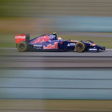 Daniil Kvyat completó sin problemas el programa