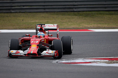 Curva a izquierdas para Fernando Alonso en Shanghái