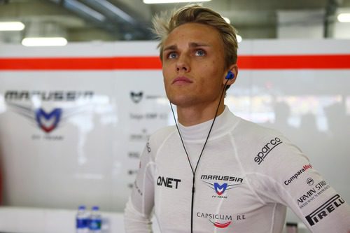 Max Chilton observa la acción en pista desde el 'box'