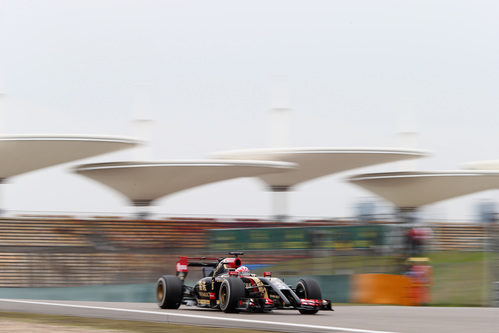 Romain Grosjean progresa en Shanghái