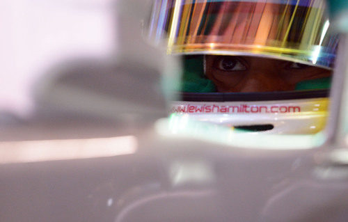 Concentración de Lewis Hamilton en el W05