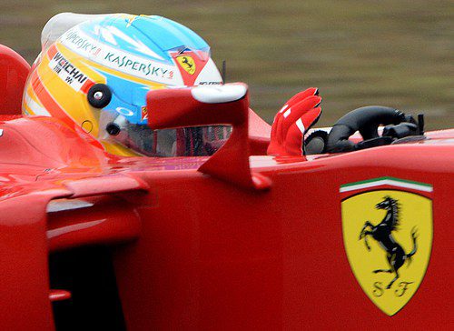 Fernando Alonso pilota el F14-T en los Libres 3