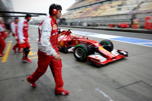 Kimi Räikkönen regresa a boxes en Shangái