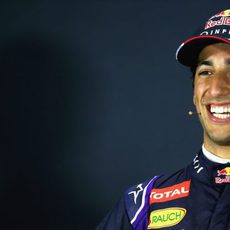 Un sonriente Daniel Ricciardo logra la segunda plaza