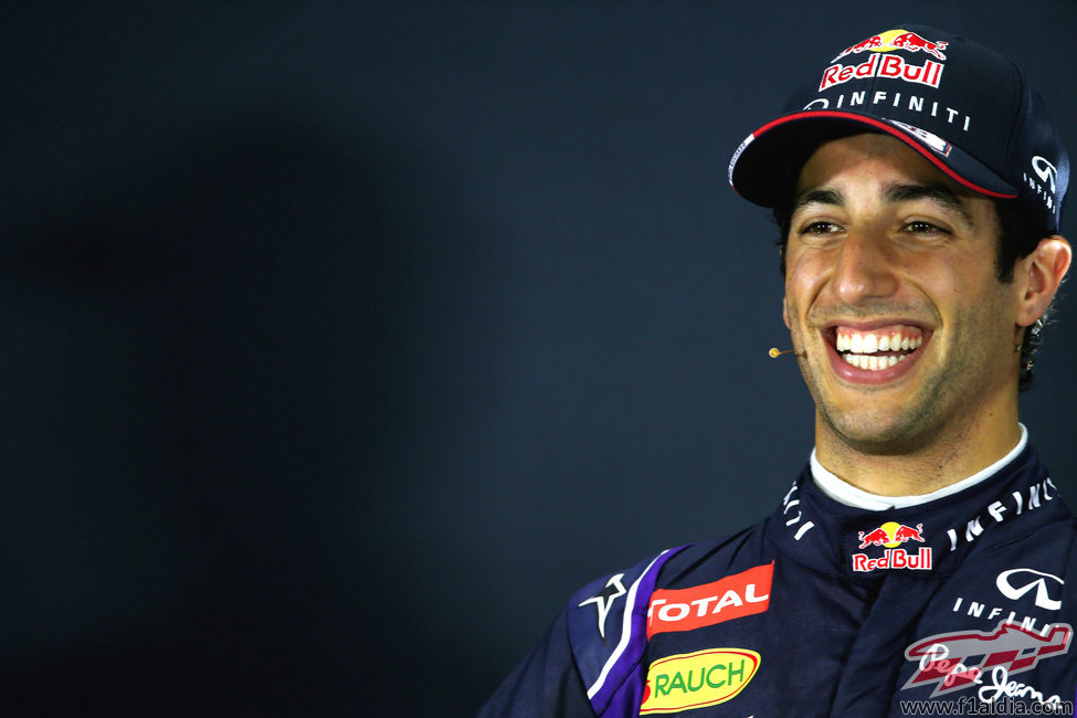 Un sonriente Daniel Ricciardo logra la segunda plaza