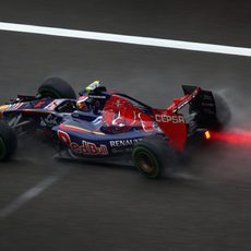 Daniil Kvyat con neumáticos intermedios