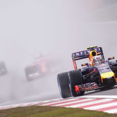 Daniel Ricciardo trata de mejorar sus tiempos