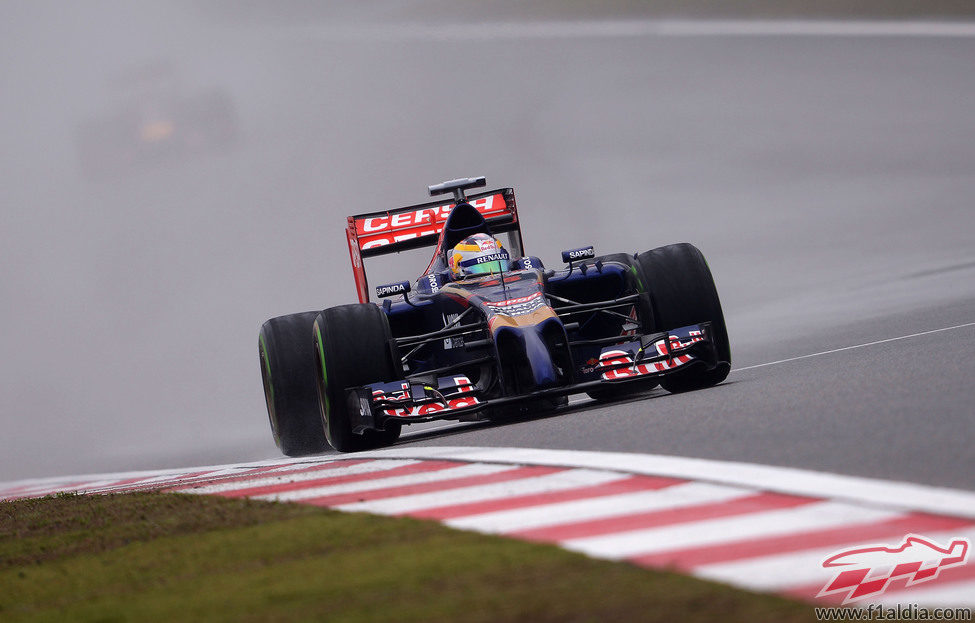 Jean-Eric Vergne con neumáticos de lluvia