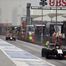 Nico Hülkenberg sale por la calle de boxes