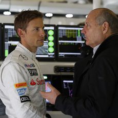 Jenson Button hablando con Ron Dennis
