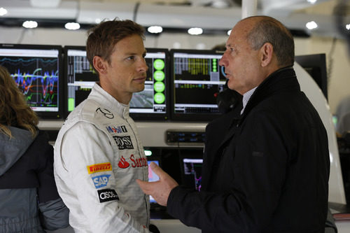 Jenson Button hablando con Ron Dennis