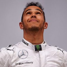 Cara feliz de Lewis Hamilton en el podio de China