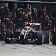 Pastor Maldonado cambia de ruedas