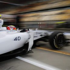 Felipe Nasr sale de boxes