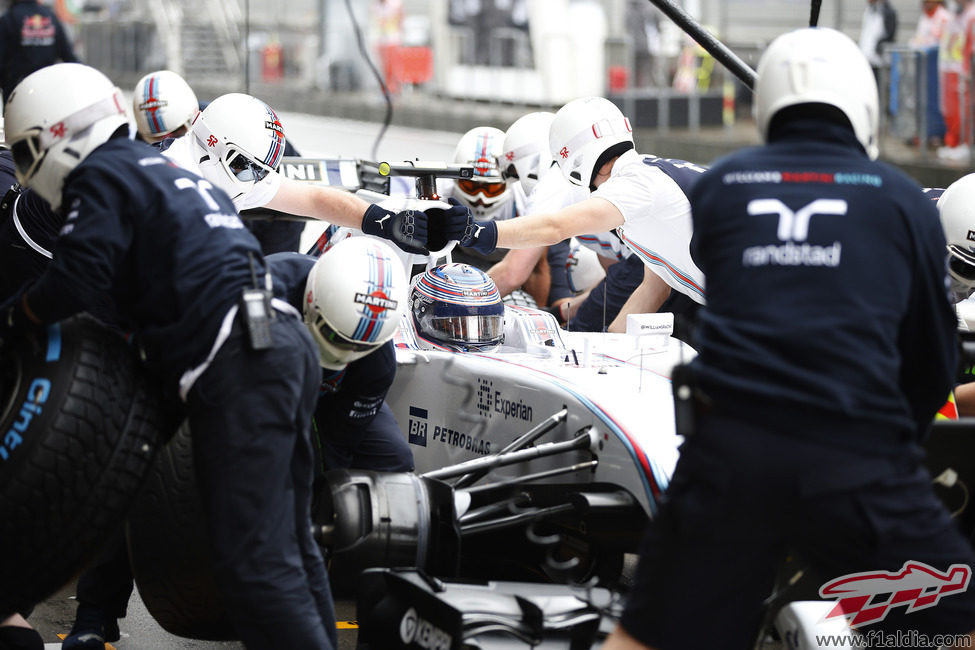 Cambio de gomas para Valtteri Bottas