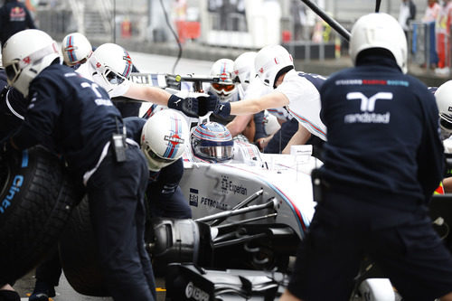 Cambio de gomas para Valtteri Bottas