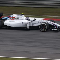 Valtteri Bottas con el compuesto más duro