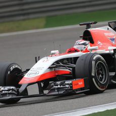 Jules Bianchi superó a los dos Caterham en China