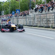 El público disfruta de cerca la exhibición de Red Bull