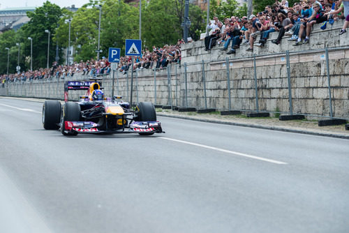 El público disfruta de cerca la exhibición de Red Bull