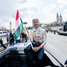 David Coulthard con la bandera húngara
