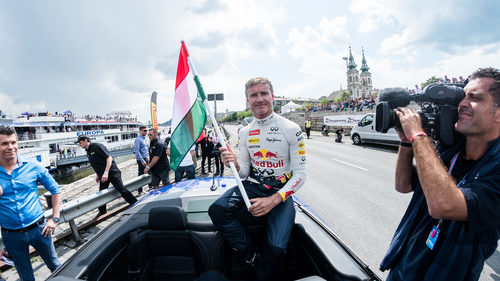 David Coulthard con la bandera húngara