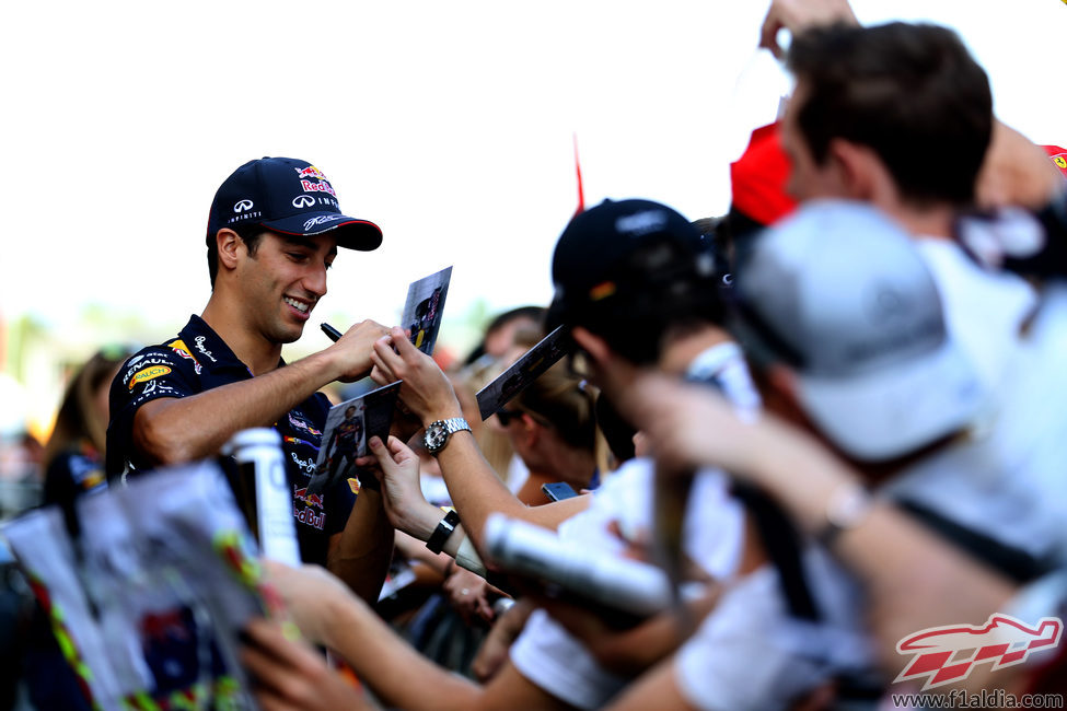 Daniel Ricciardo amansa a las 'fieras'