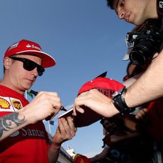 Kimi Räikkönen también atendió a los fans