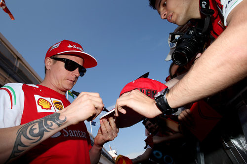 Kimi Räikkönen también atendió a los fans