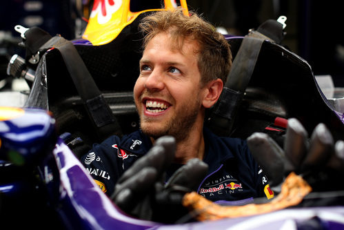 Sebastian Vettel sonríe desde el RB10