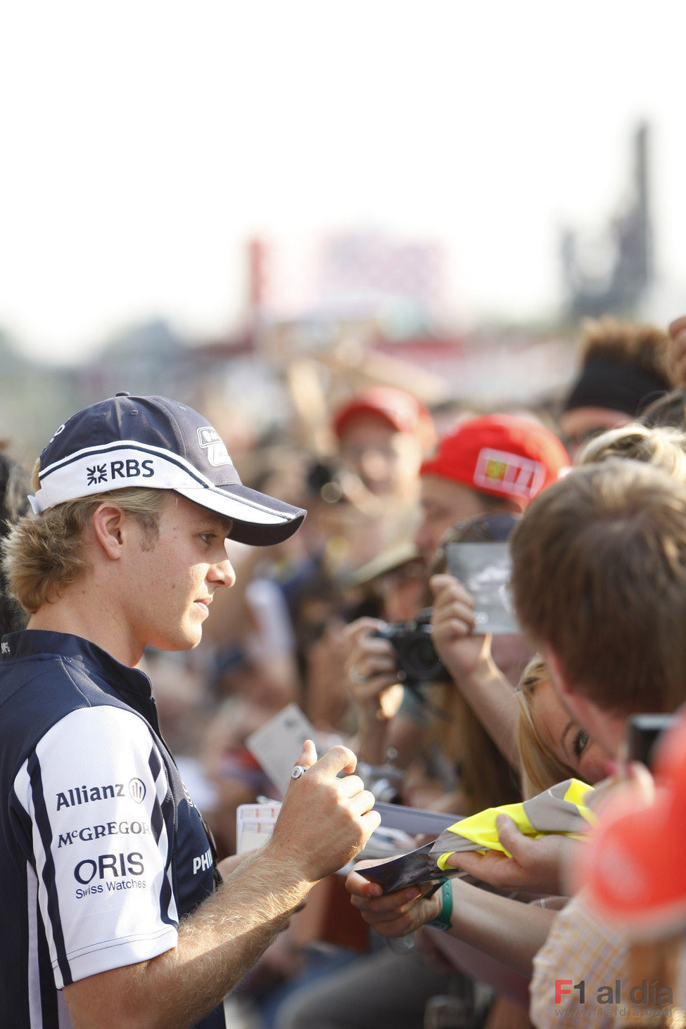 Rosberg con los aficionados